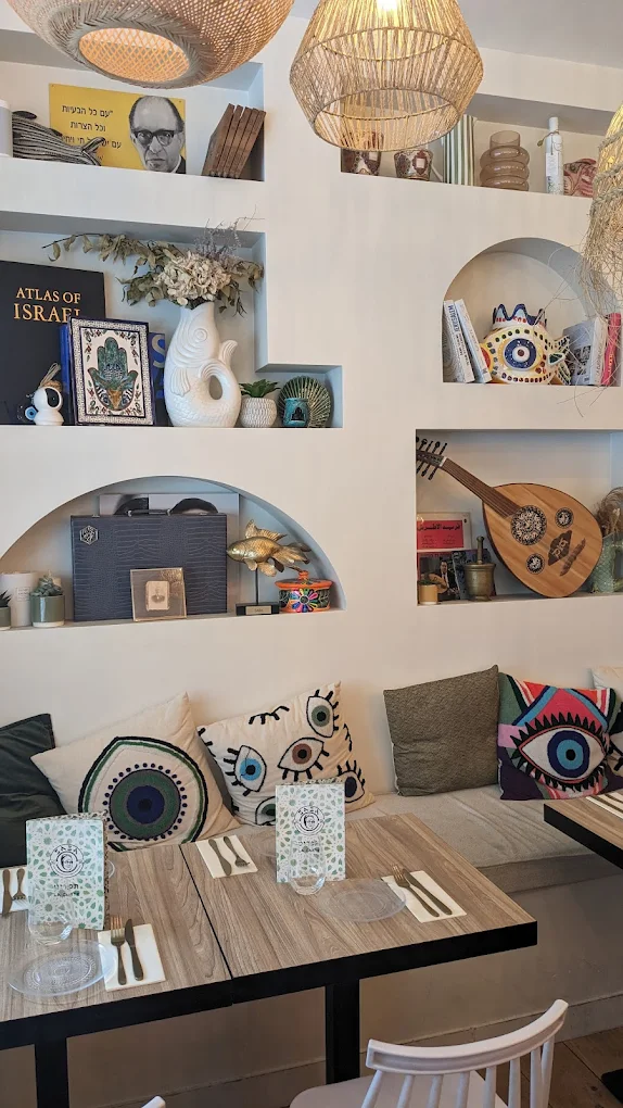 Salle du restaurant Saba Levallois, ambiance orientale chaleureuse